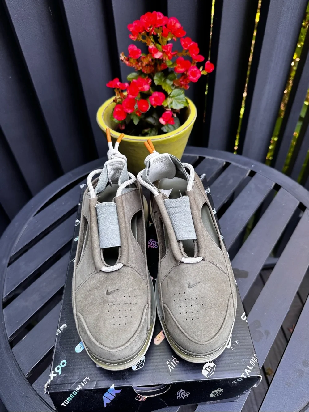 Nike Women's Air Max FF720 Slip-On Athletic Shoes - Picture 2 of 8